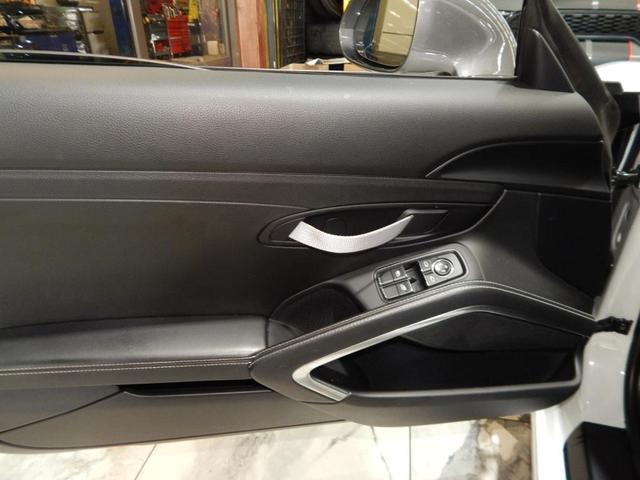 Photo of 2019 Carrara White Metallic Porsche 911