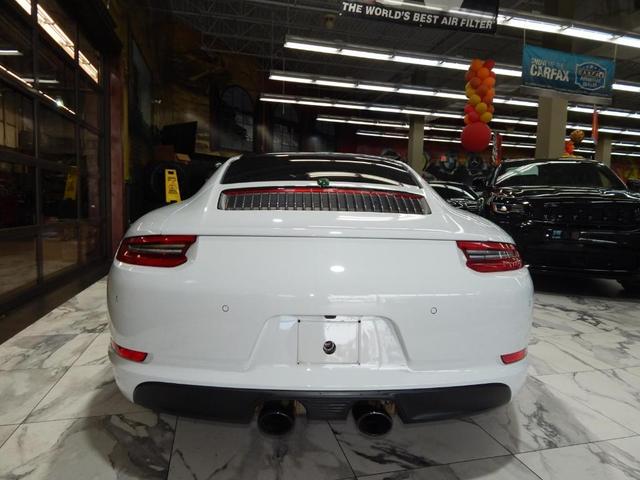Photo of 2019 Carrara White Metallic Porsche 911