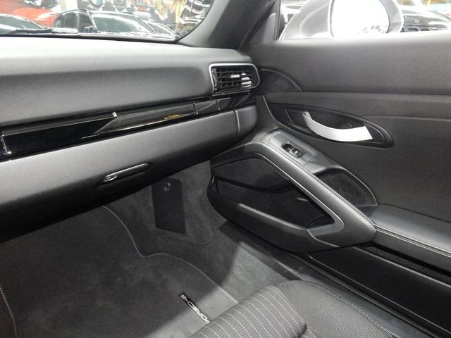 Photo of 2019 Carrara White Metallic Porsche 911