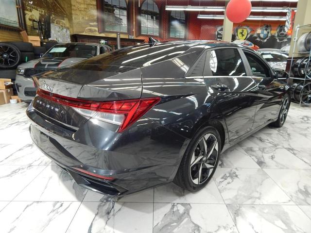 Photo of 2021 Phantom Black Hyundai ELANTRA