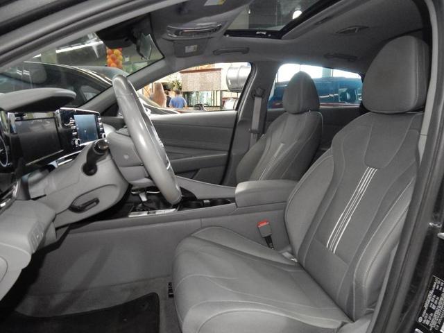Photo of 2021 Phantom Black Hyundai ELANTRA