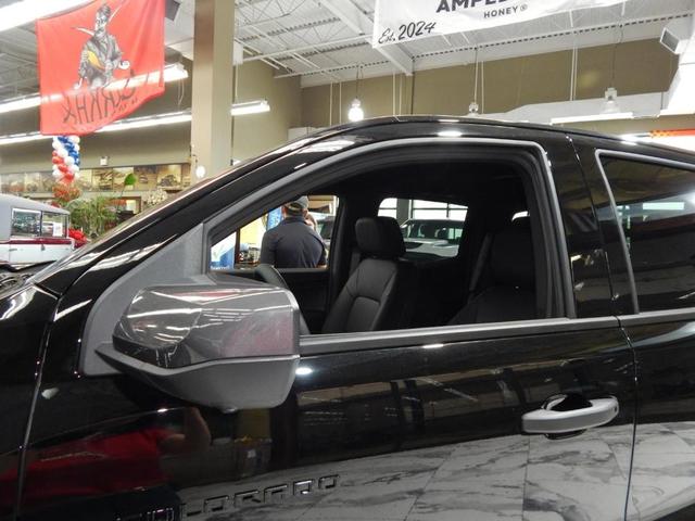 Photo of 2025 Black Chevrolet Colorado