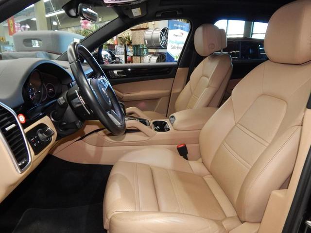Photo of 2023 Black Porsche Cayenne