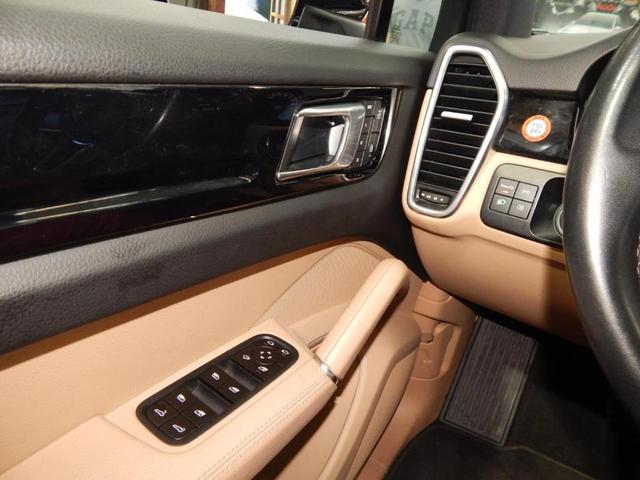 Photo of 2023 Black Porsche Cayenne