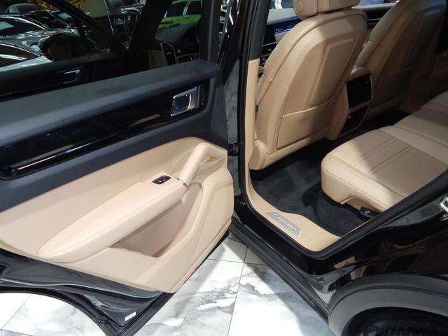 Photo of 2023 Black Porsche Cayenne