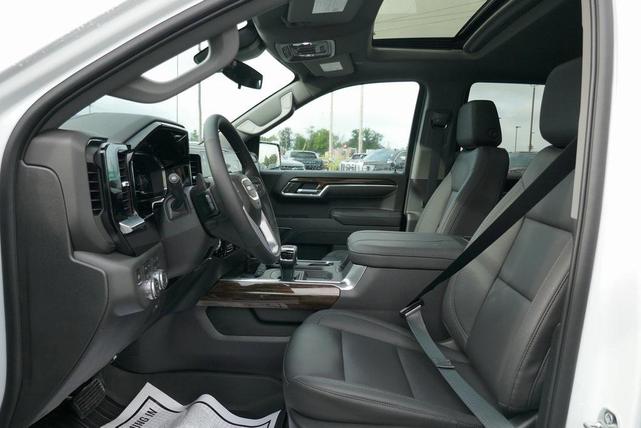 Photo of 2025 Summit White GMC Sierra 1500