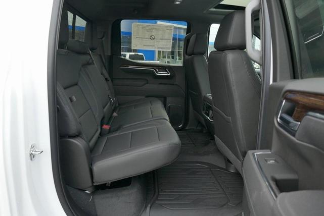 Photo of 2025 Summit White GMC Sierra 1500