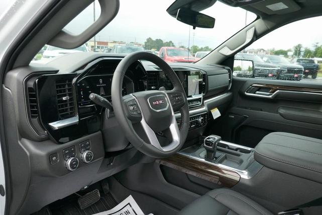 Photo of 2025 Summit White GMC Sierra 1500