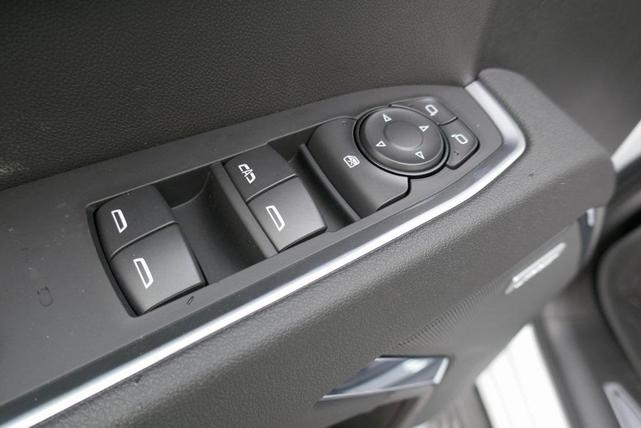 Photo of 2025 Summit White GMC Sierra 1500
