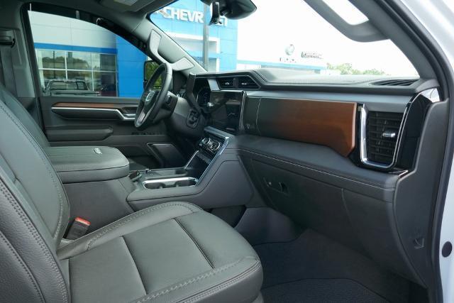Photo of 2025 Summit White GMC Sierra 2500