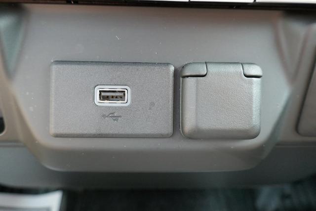 Photo of 2020 Silver Ice Metallic Chevrolet Silverado 1500
