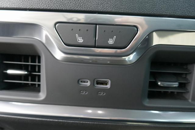 Photo of 2024 Onyx Black GMC Sierra 2500
