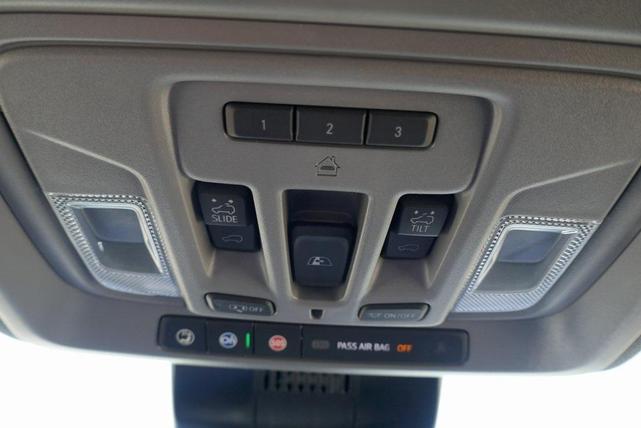 Photo of 2025 Summit White GMC Sierra 1500