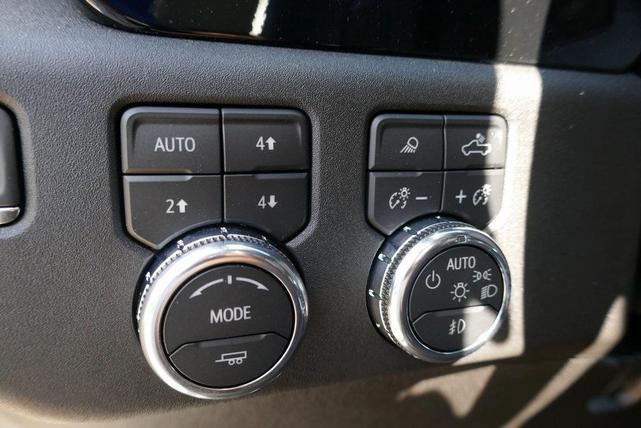 Photo of 2025 Summit White GMC Sierra 1500