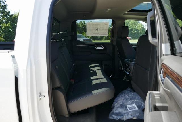 Photo of 2025 Summit White GMC Sierra 1500