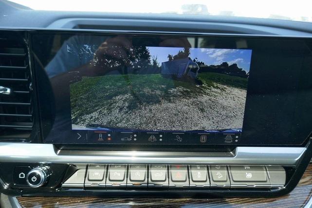 Photo of 2025 Summit White GMC Sierra 1500