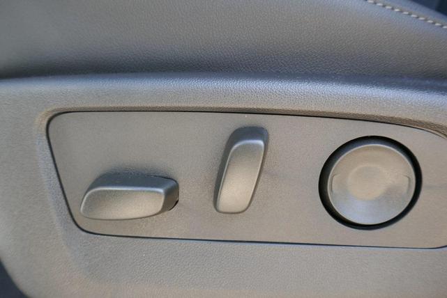 Photo of 2025 Summit White GMC Sierra 1500