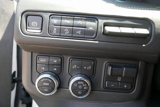 Photo of 2023 White Frost Tri-Coat GMC Yukon