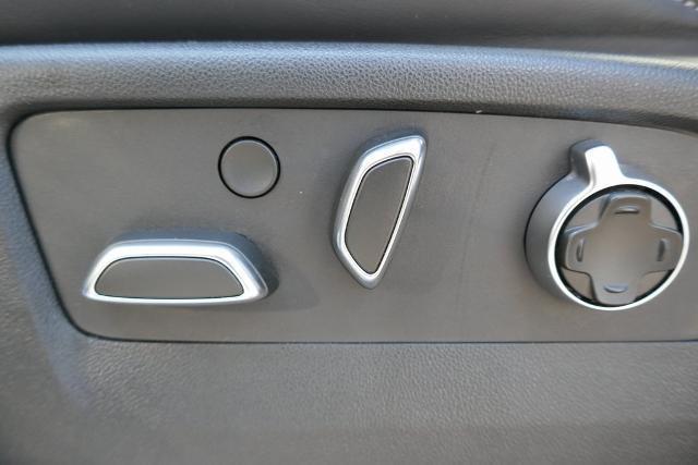 Photo of 2023 White Frost Tri-Coat GMC Yukon