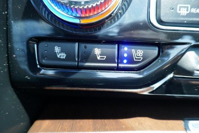 Photo of 2023 White Frost Tri-Coat GMC Yukon
