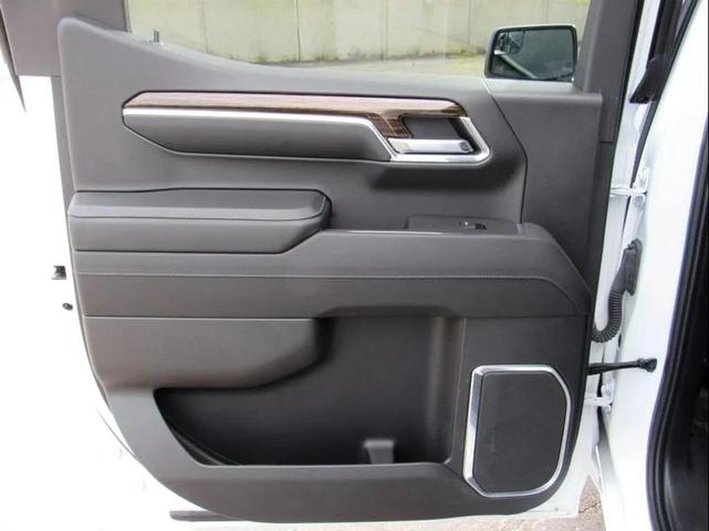 Photo of 2024 Summit White GMC Sierra 1500