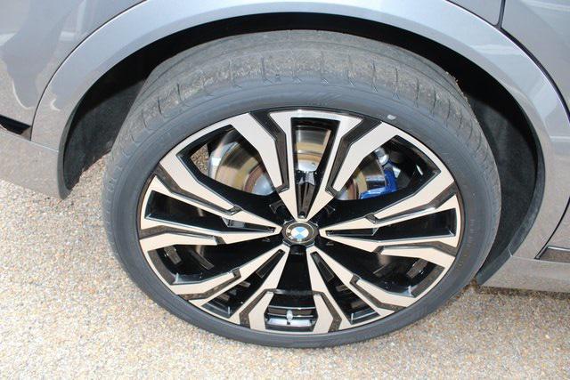 Photo of 2023 Skyscraper Gray Metallic BMW X7