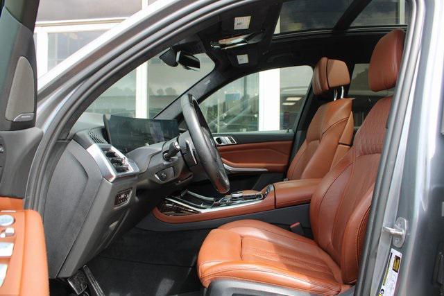 Photo of 2023 Skyscraper Gray Metallic BMW X7