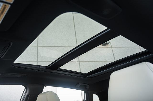 Photo of 2025 Platinum White Pearl Acura ADX