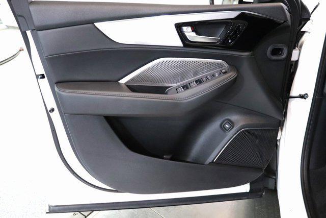 Photo of 2024 Platinum White Pearl Acura MDX