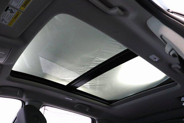 Photo of 2024 Platinum White Pearl Acura MDX