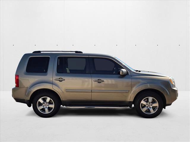 Photo of 2011 Mocha Metallic Honda Pilot