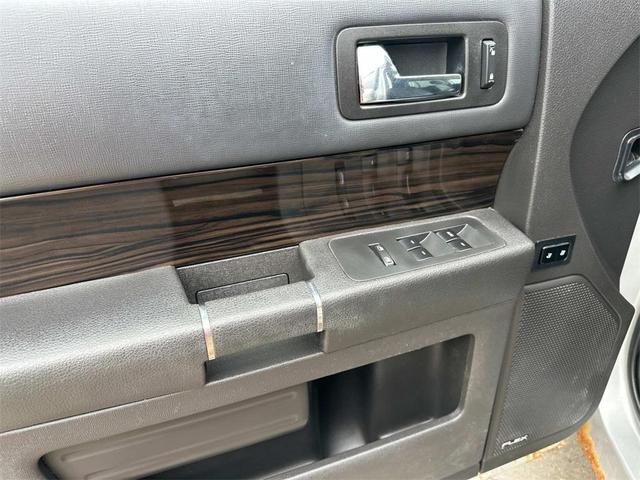 Photo of 2014 Ingot Silver Metallic Ford Flex