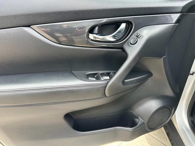 Photo of 2018 Brilliant Silver Nissan Rogue