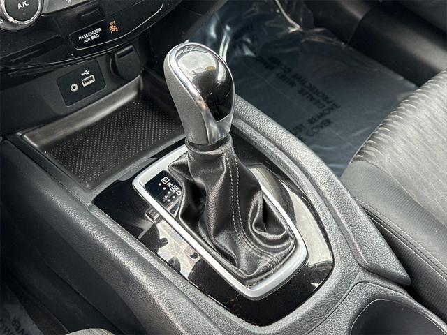Photo of 2018 Brilliant Silver Nissan Rogue