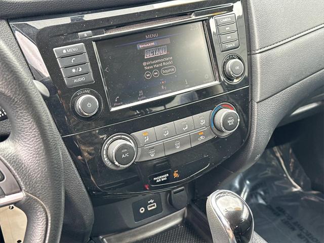 Photo of 2018 Brilliant Silver Nissan Rogue