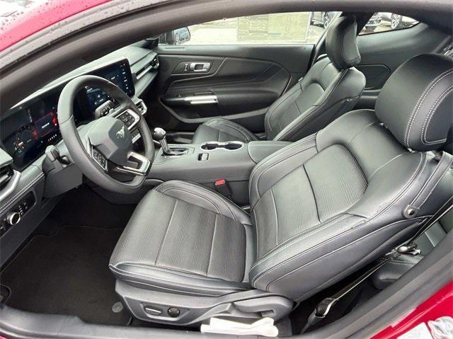 Photo of 2025 Molten Magenta Metallic Tri-coat Ford Mustang
