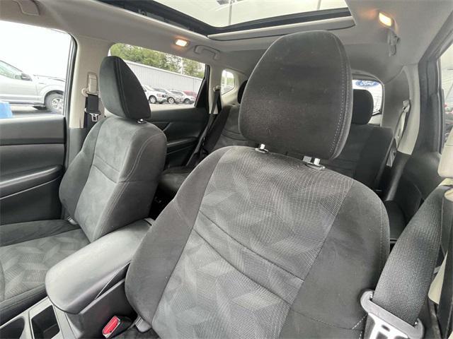 Photo of 2016 Gun Metallic Nissan Rogue