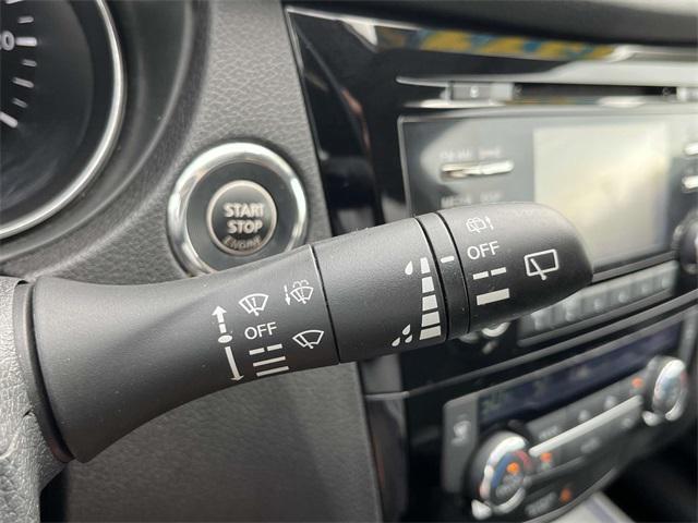 Photo of 2016 Gun Metallic Nissan Rogue