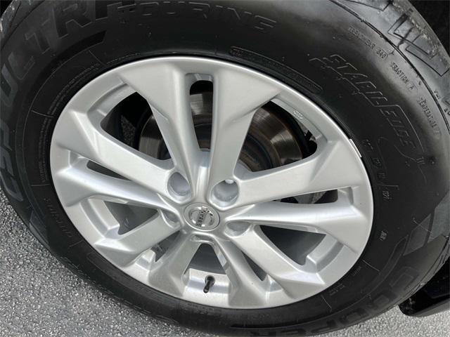 Photo of 2016 Gun Metallic Nissan Rogue
