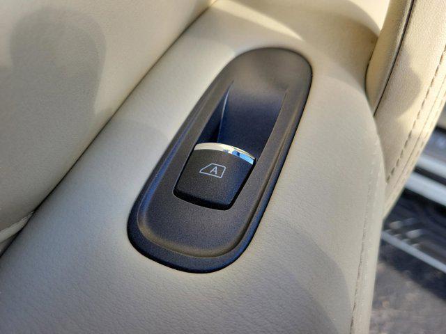 Photo of 2023 Moonstone White INFINITI QX80