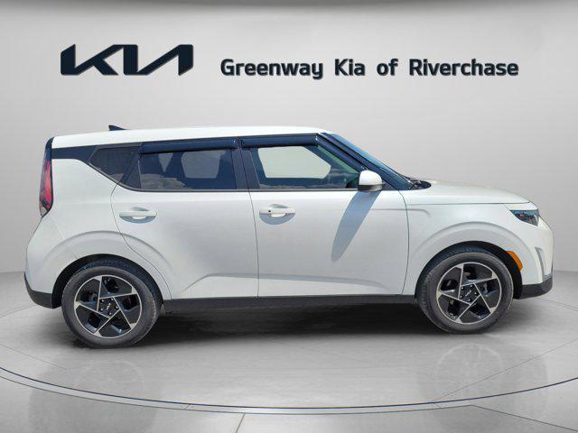 Photo of 2023 Snow White Pearl Kia Soul