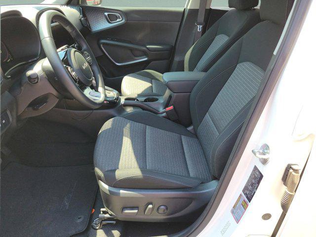 Photo of 2023 Snow White Pearl Kia Soul