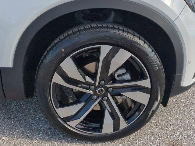Photo of 2025 Crystal White Pearl Volvo XC40