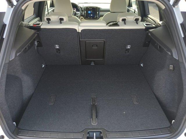 Photo of 2025 Crystal White Pearl Volvo XC40