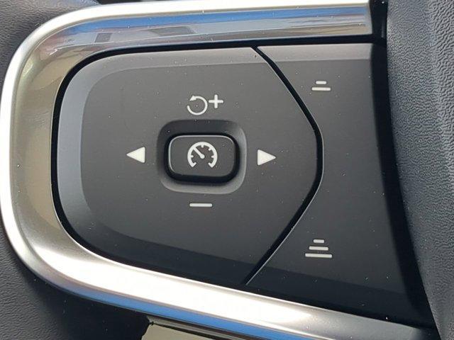 Photo of 2025 Crystal White Pearl Volvo XC40