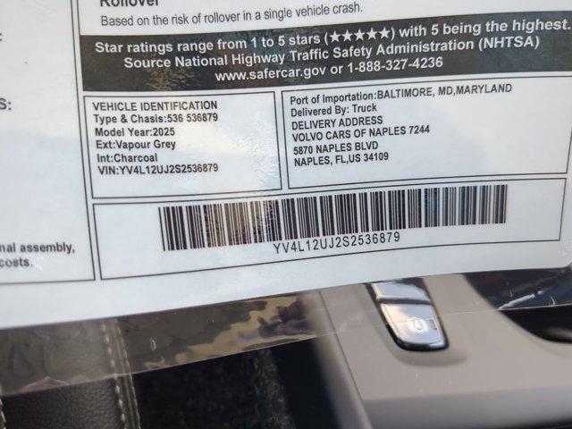Photo of 2025 Metallic Volvo XC40
