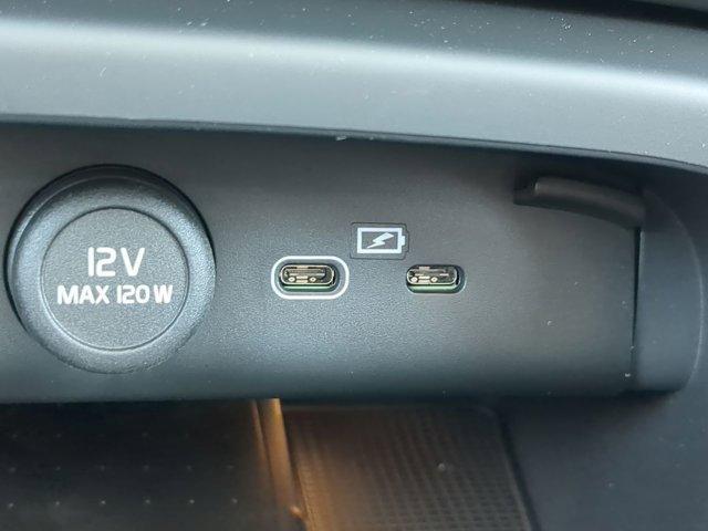 Photo of 2025 Metallic Volvo XC40