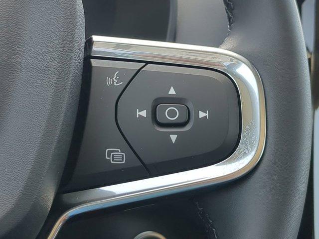 Photo of 2025 Metallic Volvo XC40