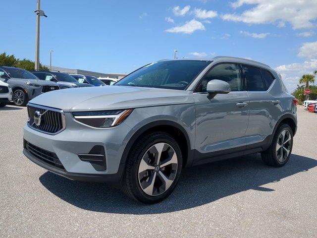 Photo of 2025 Metallic Volvo XC40