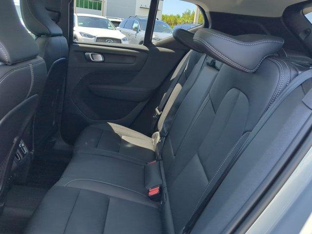 Photo of 2025 Metallic Volvo XC40